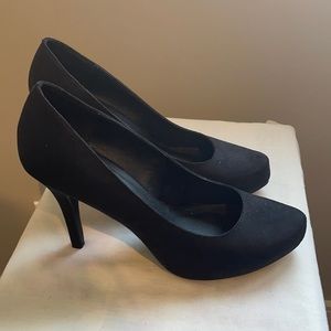 Spring - black faux suede , size 7.5, like new